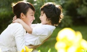 Sự nhẫn nại, khoan dung của mẹ nâng bước con trưởng thành