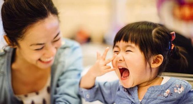 ‘Con giỏi lắm’ – lời khen không đúng lúc có thể gây hại cho trẻ