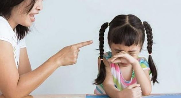 4 câu lỡ miệng của bố mẹ ám ảnh trẻ lâu dài