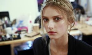 “Chăn gối” đều đặn: Thần dược làm đẹp số 1 của phụ nữ Pháp