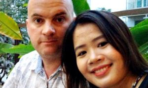 Chuyện tình có hậu của cô gái Việt và chàng Tây không mua nổi hoa cưới