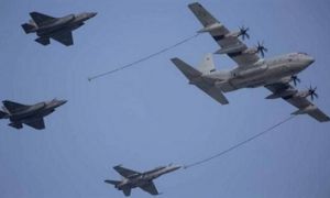 Sốc: F/A-18 Hornet Mỹ đâm KC-130 vì phi công mải selfie!