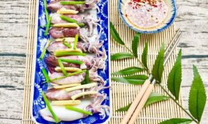 Mực sữa hấp hành gừng