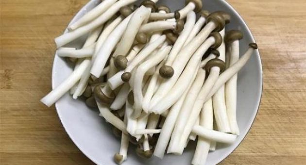 Muốn súp lơ xào thơm ngon, chị em đừng quên cho thêm nguyên liệu này