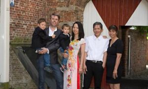 8X Việt lấy chuyên gia Hà Lan, con 3 tuổi nói thạo 5 ngôn ngữ mẹ vẫn bị chê vụng