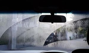 Xử lý hơi nước làm mờ trên kính xe hơi