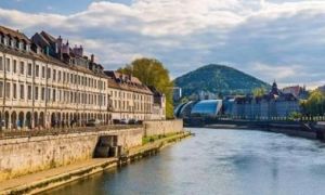 Từ bỏ tất cả, tôi sang Pháp để được lại gần giá trị sống thuộc về mình