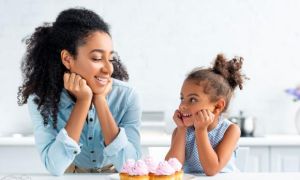 10 cách lắng nghe con