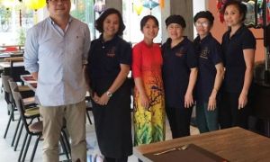 Người Việt ở Châu Âu: Một con tôm đổi 10 thực khách