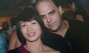 Tình yêu của cô nhân viên Việt ‘vực dậy’ cuộc đời vị sếp sa cơ