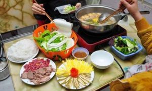 Đầu bếp nhà hàng tiết lộ: Những món tuyệt đối không nên gọi khi ăn lẩu