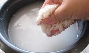 Vo gạo trực tiếp bằng ruột nồi cơm điện – sai lầm nhiều người mắc phải mà...