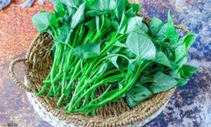Xào rau lang hay bị thâm đen, nhớ ngay chiêu này xào 10 lần cả 10 lần xanh...