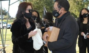 Tro cốt của NS Chí Tài đã được an vị ở nghĩa trang, ca sĩ Phương Loan lặng lẽ...