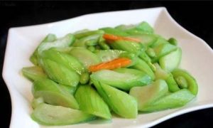 Đầu bếp bật mí cách xào mướp xanh mướt, giòn, không bao giờ bị thâm đen