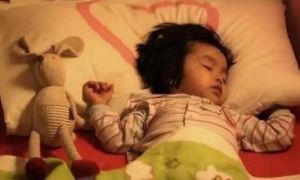 Tính cách của trẻ sẽ bị ảnh hưởng từ người ngủ chung vào ban đêm