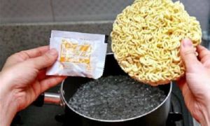 Nấu mì tôm, cho mì hay gói gia vị vào trước, nhiều người làm sai nên không ngon