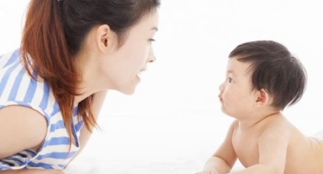 Trẻ sẽ thông minh hơn khi thường xuyên trò chuyện với cha mẹ