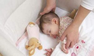 Nghiên cứu chứng minh việc đánh thức trẻ dưới 2,5 tuổi dậy là vô cùng nguy hiểm