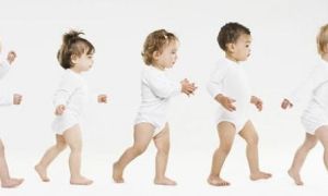 4 sai lầm phổ biến của cha mẹ khi con yêu bước vào tuổi tập đi, tưởng là tốt...