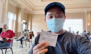 Người Việt ở nước ngoài: ‘Yên tâm ra đường sau khi được tiêm vaccine‘