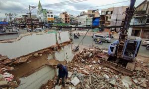 /thumb/thumb.php?src=images/stories/content/2021/03/16/42_1_le-me-khac-phuc-su-co-metro-ban-quan-ly-duong-sat-bi-phe-binh.jpg&w=300&h=180&zc=1&q=80&a=c