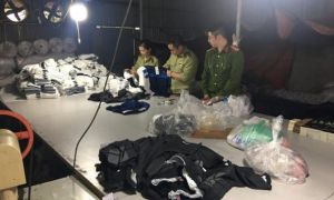Đột kích xưởng sản xuất 'hàng hiệu' Adidas, Nike, Lacoste, Burberry... dỏm