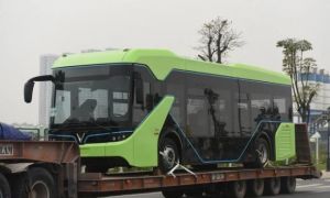 Lộ ảnh xe bus điện VinFast được vận chuyển về Hà Nội