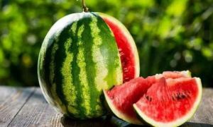 Không cần vỗ khi chọn dưa hấu, người trồng mách 1 cách đảm bảo dưa vỏ mỏng,...