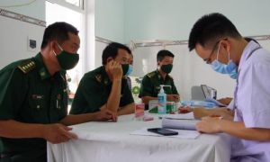 Tiêm vắc xin COVID-19 cho chiến sĩ biên phòng 6 tỉnh Tây Nam chống dịch