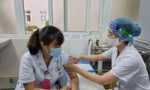 Hơn 55.000 người Việt Nam tiêm vaccine COVID-19 AstraZeneca an toàn