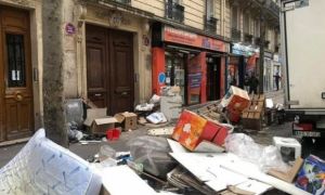 Rác ngập đường thủ đô hoa lệ Paris, dân bức xúc yêu cầu giải cứu