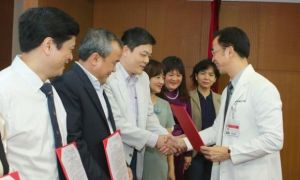 Bệnh viện Bạch Mai phủ nhận thông tin giám đốc bệnh viện bị bắt