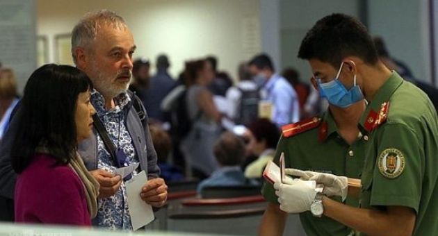 Đề xuất cách ly 7 ngày với người nhập cảnh có 'hộ chiếu vaccine'