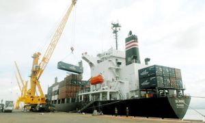 Mỹ đưa Việt Nam ra khỏi danh sách nước thao túng tiền tệ: Tiếp tục nỗ lực để...