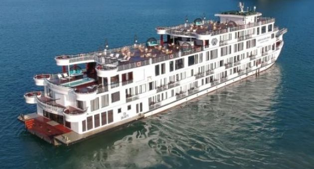 Cách ly gần 200 người trên du thuyền 6 sao ở vịnh Hạ Long