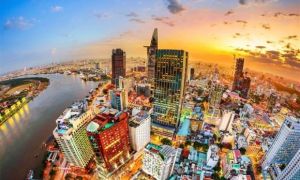 Dòng tiền ồ ạt đổ vào bất động sản, có đáng lo?