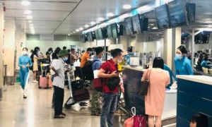 Khách ngóng tiền hoàn vé máy bay, tàu tết 2021
