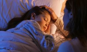 Buổi tối trước khi đi ngủ, mẹ nhất định phải hỏi trẻ những câu này, về sau trẻ...