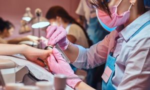 Người phụ nữ mang nghề nail tới nước Đức