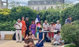 Nỗi lòng người xa xứ vang lên giữa Paris