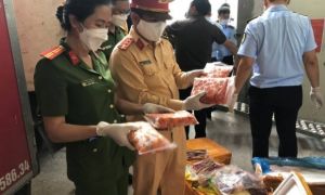 Bắt giữ 10 tấn cánh gà, nầm lợn, râu bạch tuộc trên cao tốc Pháp Vân