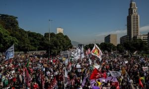 Tức giận vì bê bối vắc xin, người Brazil biểu tình đòi luận tội Tổng thống