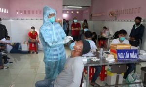 Kịp thời phát hiện 2 ca mắc COVID-19 thông qua việc cấp 'giấy thông hành'