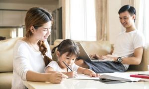 Tranh cãi ''gắt'' về chuyện cha mẹ ở nhà 15m2 dành tiền tỷ cho con học trường...