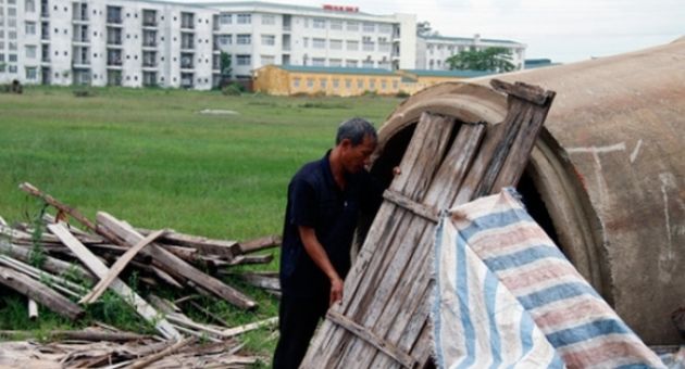 Sống trong cống, lay lắt trên vỉa hè thành phố 10 năm, bố nghèo nuôi con đỗ...