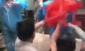 Nguyên nhân nhóm người xô xát với nhân viên y tế ở TP.HCM