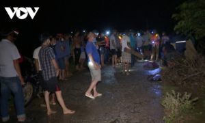 Một phụ nữ mang thai ở Quảng Bình bị nước lũ cuốn khi qua ngầm tràn