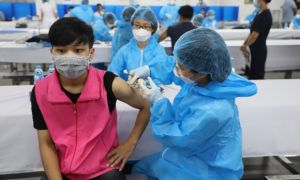 Lại thêm 400.000 liều vắc xin ở Bắc Ninh nằm kho, chưa thể tiêm vì thiếu giấy...