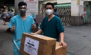 Các nhóm người Việt ở nước ngoài giúp đỡ y, bác sĩ tuyến đầu